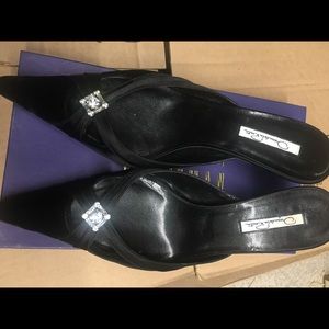 Slip on dressy black shoe, mid heel